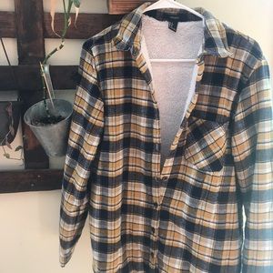 Fleece-lined long sleeve denim flannel